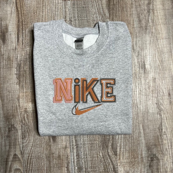 Abstract Nike embroidered crewneck sweatshirt, customizable - Picture 3 of 4